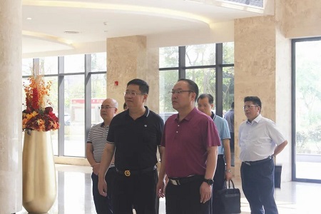 2020年9月1日，广西科技厅党组书记、厅长曹坤华率调研组莅临皇氏集团开展科技创新支撑奶水牛产业高质量发展调研。
