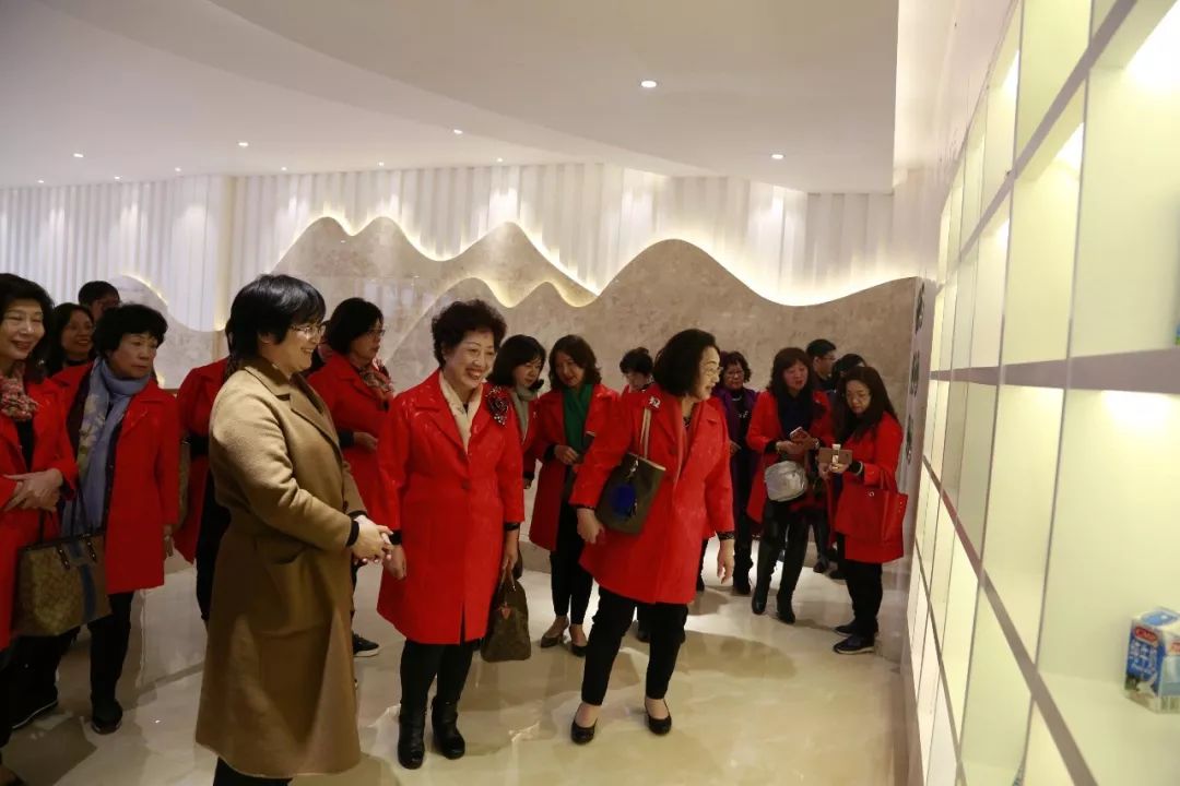 台湾新北市工商妇女企管协会到皇氏集团访问考察