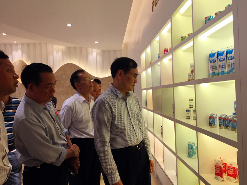钦州市政协调研组一行莅临皇氏集团调研考察