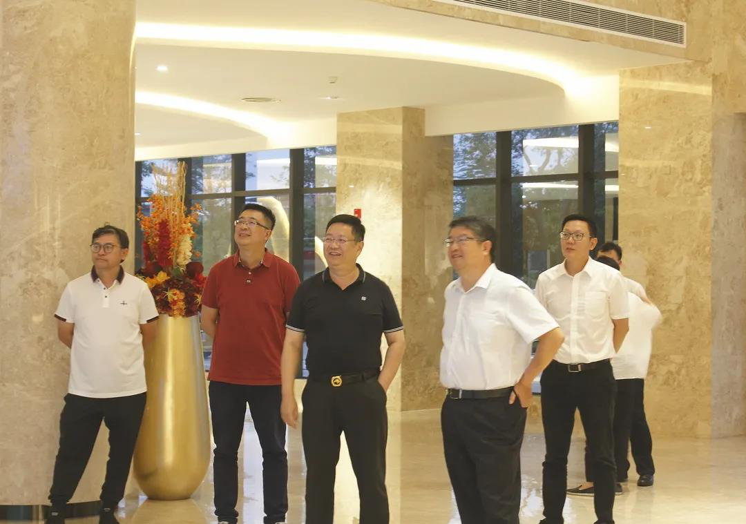 广西北部湾银行党委副书记、副董事长（主持全面工作）王能率调研组一行莅临皇氏集团调研指导