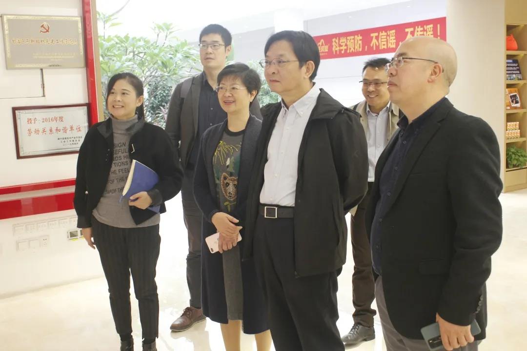 清华大学深圳国际研究生院生物医药与健康工程研究院邢新会教授率调研组一行莅临皇氏集团参观考察