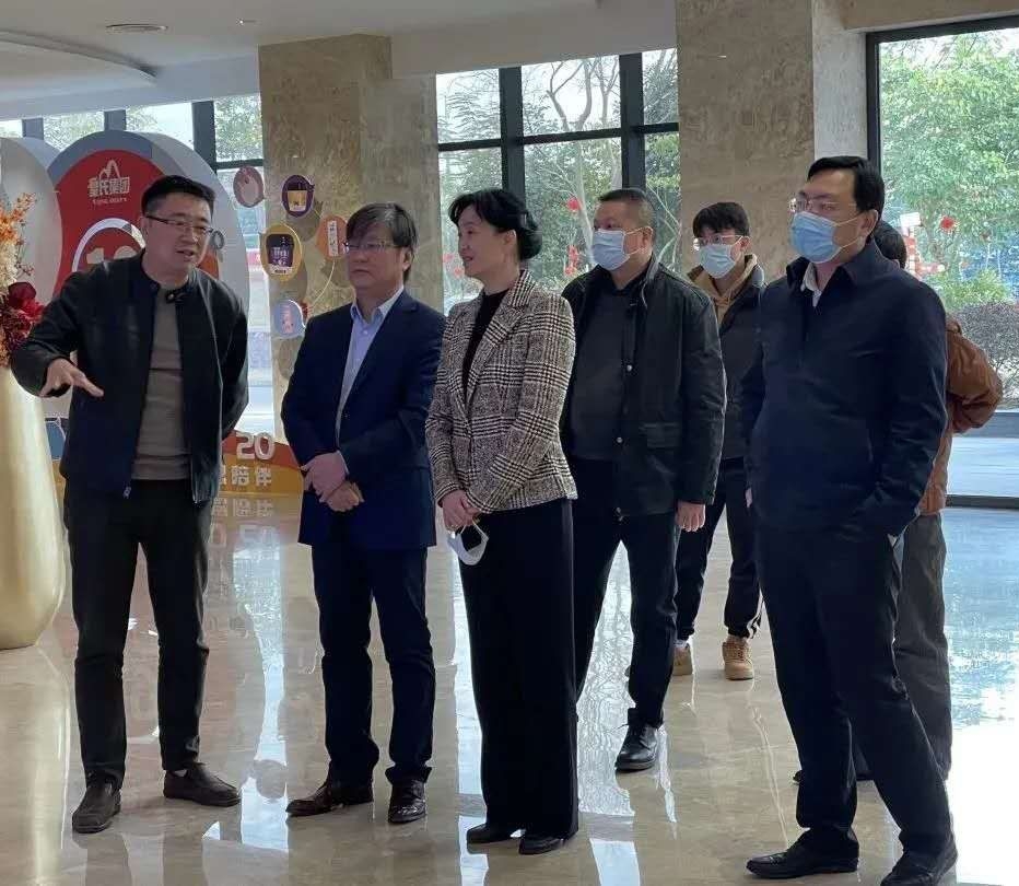 中央纪委国家监委驻中央统战部纪检监察组组长周小莹率调研组一行莅临皇氏集团参观指导