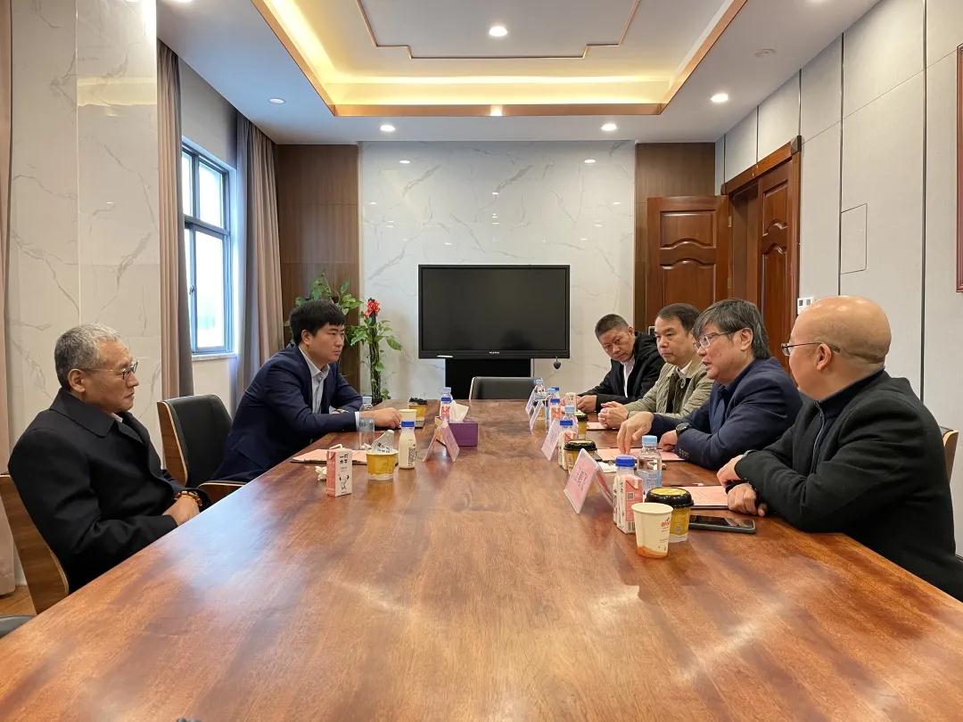 君乐宝乳业集团董事长魏立华莅临皇氏集团参观交流