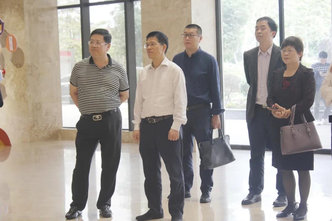 校企合作谱新篇，互利共赢谋发展 | 广西大学宁旭初总会计师一行莅临皇氏集团交流指导