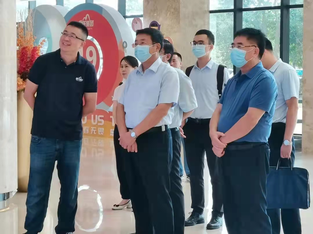 农业农村部国家首席兽医师（官）李金祥莅临皇氏集团考察调研