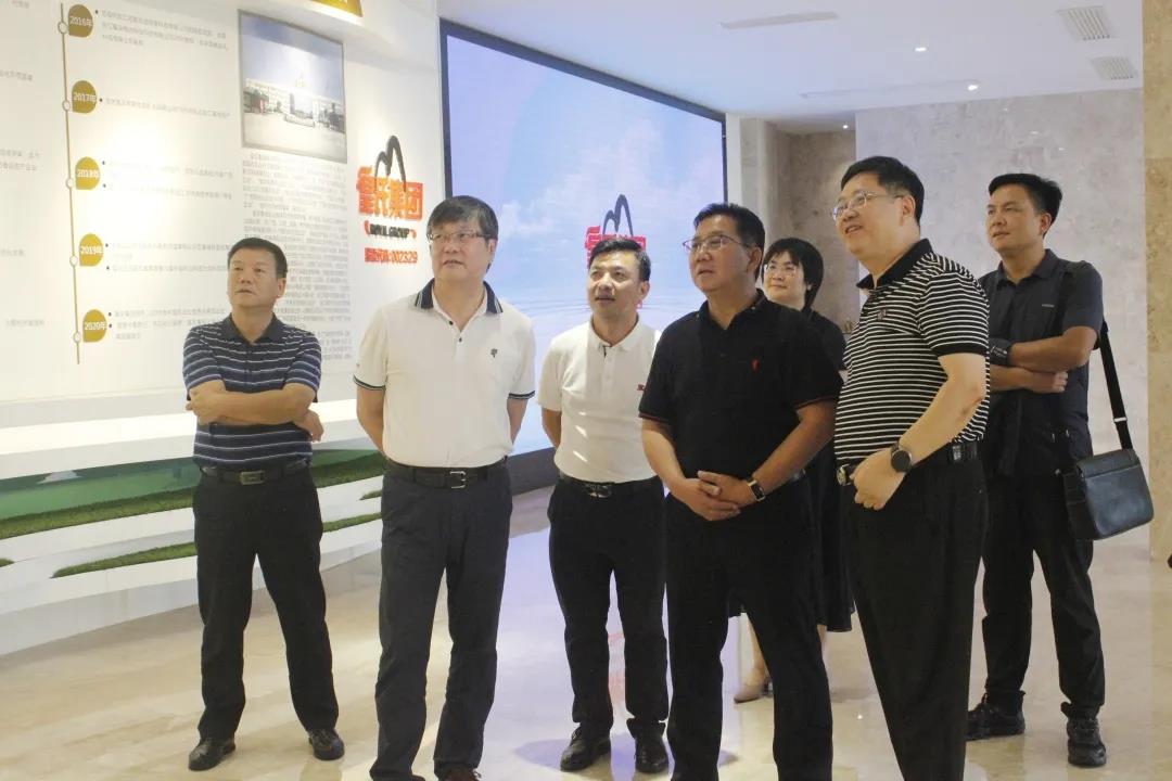 大理州人民政府党组成员、一级巡视员吉向阳率考察组莅临皇氏集团考察调研