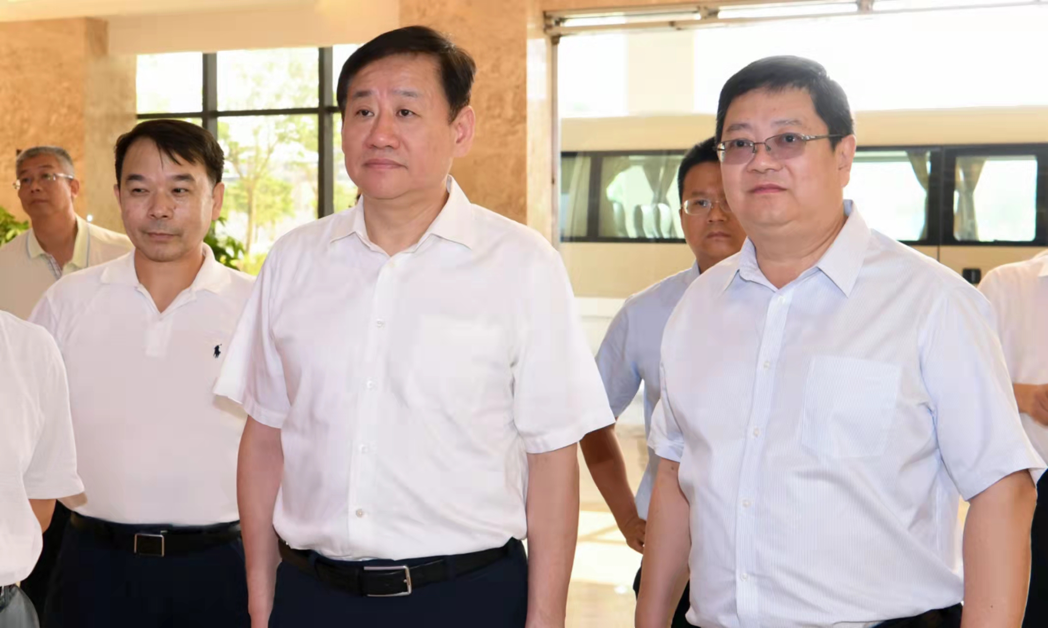 王小东书记一行莅临皇氏集团开展调研指导