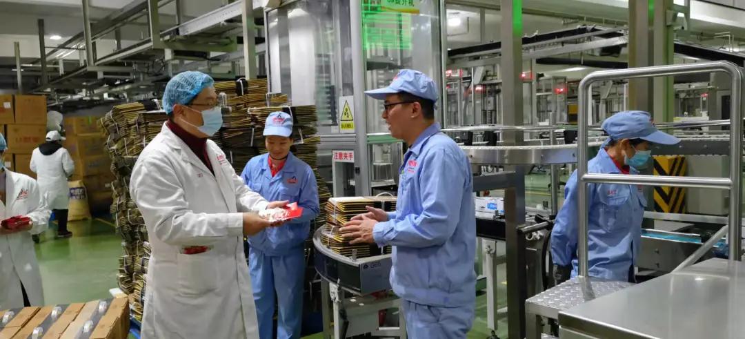 【寒冬暖意浓 声声总关情】皇氏集团开展春节慰问在岗员工活动
