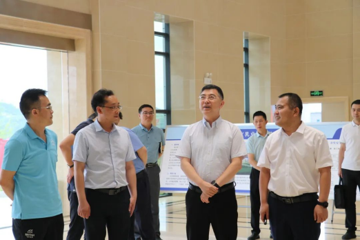 遵义市委常委、市政府副市长王龙一行莅临皇氏集团遵义乳业调研指导