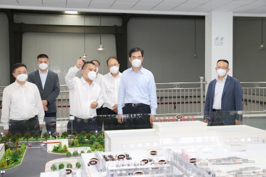 贵州省委副书记、省长李炳军到皇氏集团遵义乳业有限公司调研