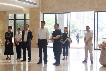 自治区政协副主席、党组成员费志荣到皇氏集团宣讲党的二十大精神